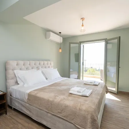 Thisefs Luxury Kefalonia מלון דירות 4*