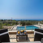 Thisefs Luxury Kefalonia アパートホテル *