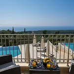 Thisefs Luxury Kefalonia アパートホテル