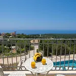 Thisefs Luxury Kefalonia アパートホテル